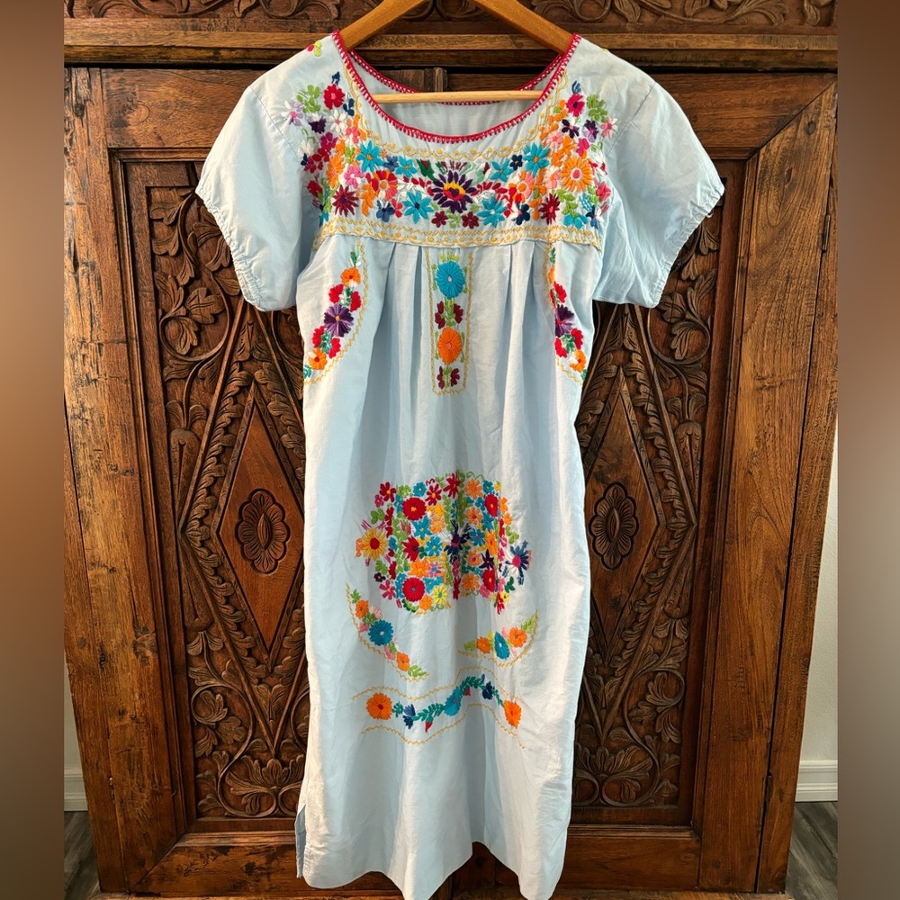 Vintage embroidered folk Mexican dress